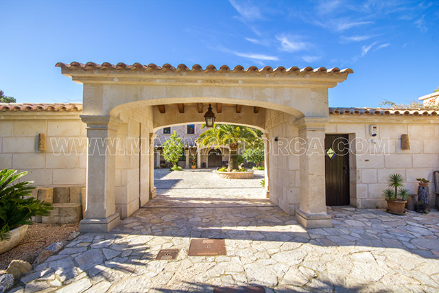 mallorca_villa_puerto_de_andratx_montport_first_location_real_estate_max_mallorca_makler_private_residence_001.jpg