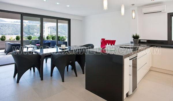 mallorca_puerto_de_andratx_modern_neu_new_villa_the_cube_yacht_club_suite_max_mallorca_real_estate_first_location_private_residence_sea_view_06a.jpg