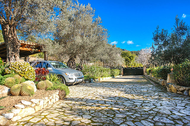 finca_mallorca_villa_puerto_andratx_land_garten_haus_pool_mandel_orangen_baum_25b.jpg