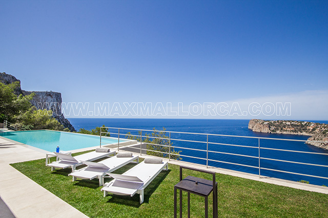 villa_puerto_andratx_puesta_del_sol_cala_llamp_mallorca_beach_club_sunset_max_mallorca_02.jpg