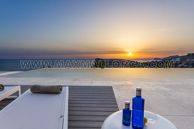 villa_puerto_andratx_puesta_del_sol_cala_llamp_mallorca_beach_club_sunset_max_mallorca_19.jpg