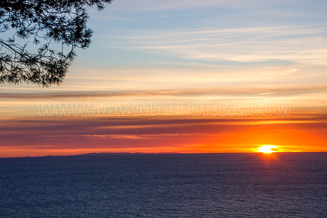 villa_puesta_del_sol_sunset_puerto_de_andratx_mallorca_port_cala_llamp_beach_club_sonnen_untergang_firt_class_view_sea_meer_blick_mallorca_0008.jpg