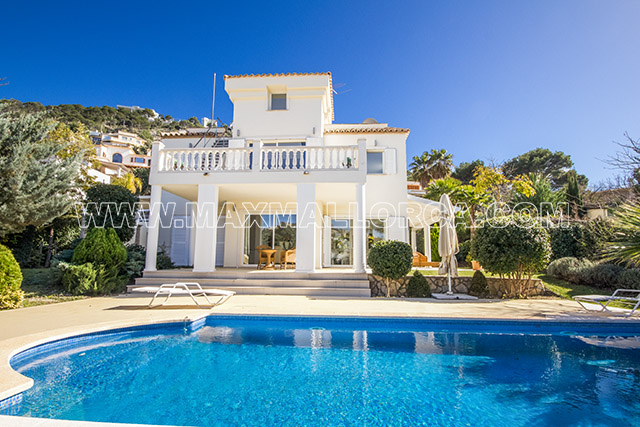 mallorca_puerto_de_andratx_calle_violi_modern_villa_max_mallorca_real_estate_first_location_private_residence_pool_garten_garden_001.jpg