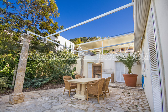 mallorca_puerto_de_andratx_calle_violi_modern_villa_max_mallorca_real_estate_first_location_private_residence_pool_garten_garden_12a.jpg