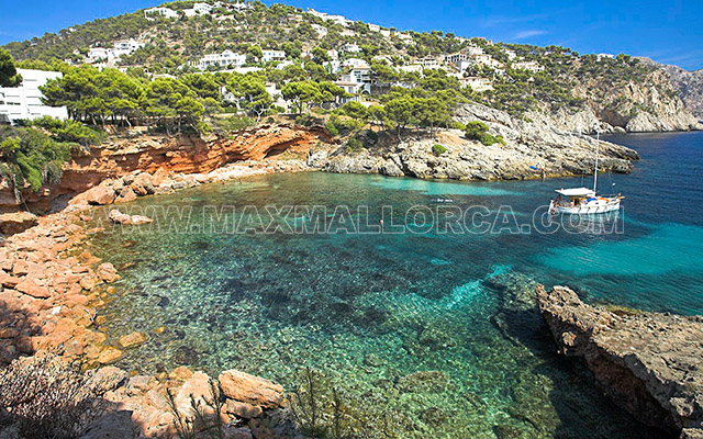 mallorca_puerto_de_andratx_calle_violi_modern_villa_max_mallorca_real_estate_first_location_private_residence_pool_garten_garden_14.jpg