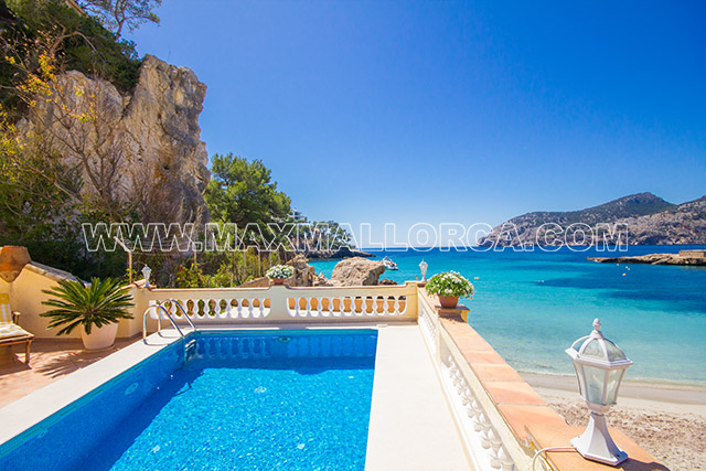 mallorca_villa_camp_de_mar_golf_de_andratx_beach_strand_real_estate_immobilie_max_mallorca_first_sea_line_property_meer_strand__08.jpg