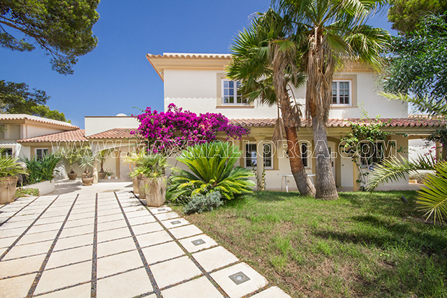 villa_mimosa_puerto_de_andratx_mallorca_max_mallorca_real_estate_luxury_rental_02.jpg