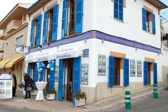 MaxMallorca Immobilien Ladengeschäft von der Seite Port Andratx